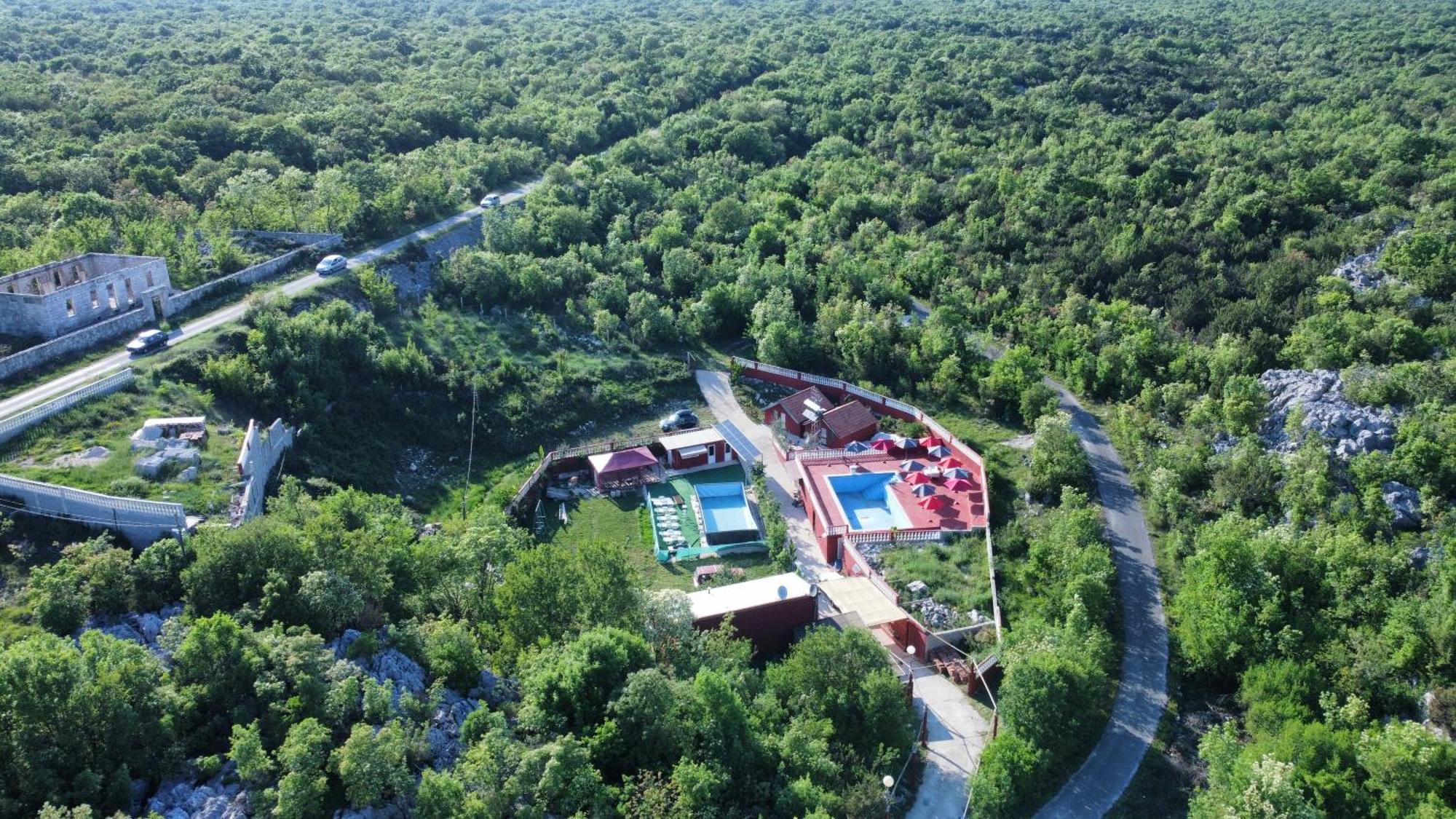 Red Apartman Trebinje Luaran gambar